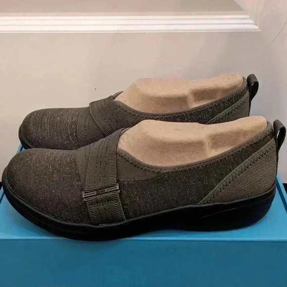 BZEES WOMENS NICHE SLIP ON SNEAKER - Picture 11 of 11